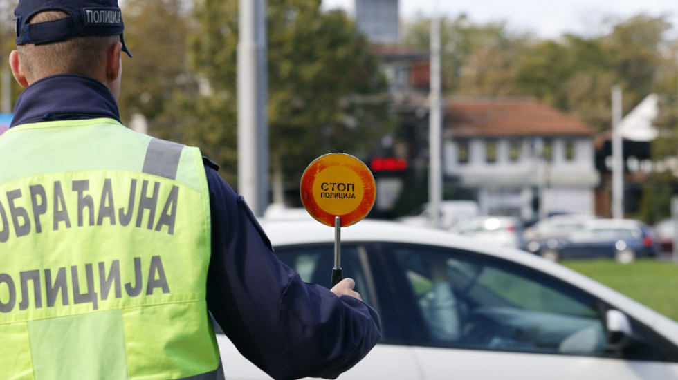 Vozio skoro 200 kilometara na sat gde je ograničenje 50: Muškarac (26) isključen iz saobraćaja kod petlje Kovilovo