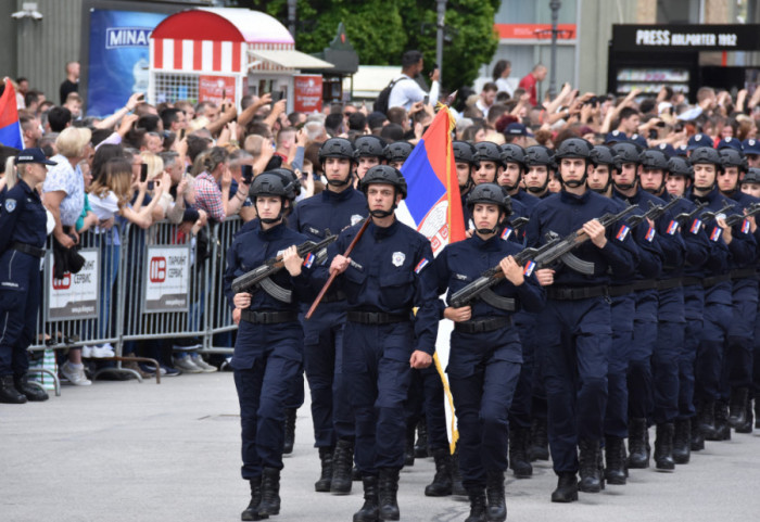 Gradonačelnik Novog Sada nagradio policajca koji je 2020. prijavljen zbog prebijanja mladića sa autizmom