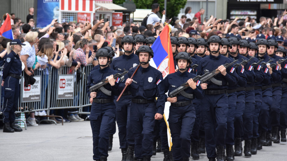 Gradonačelnik Novog Sada nagradio policajca koji je 2020. prijavljen zbog prebijanja mladića sa autizmom