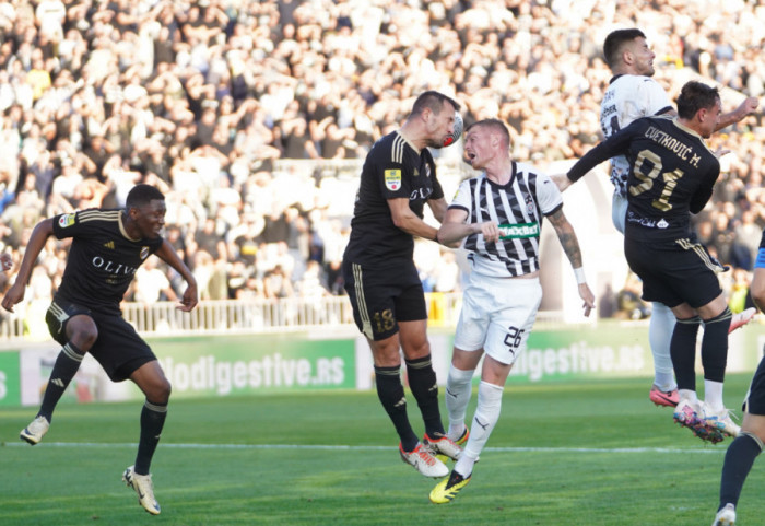 (FOTO) Partizan savladao Čukarički, uz podršku više od 17.000 navijača