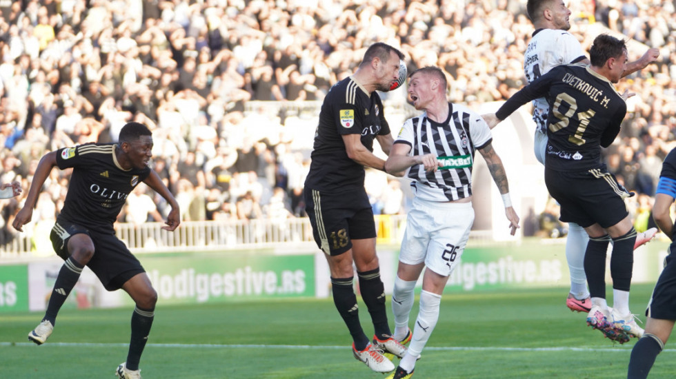 (FOTO) Partizan savladao Čukarički, uz podršku više od 17.000 navijača