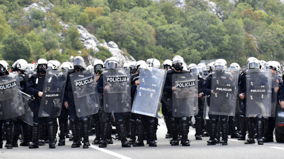 (FOTO/VIDEO) Incident u Botunu: Privedeni meštani i predsednik Opštine Zeta, policija tvrdi da je postupila prema zakonu