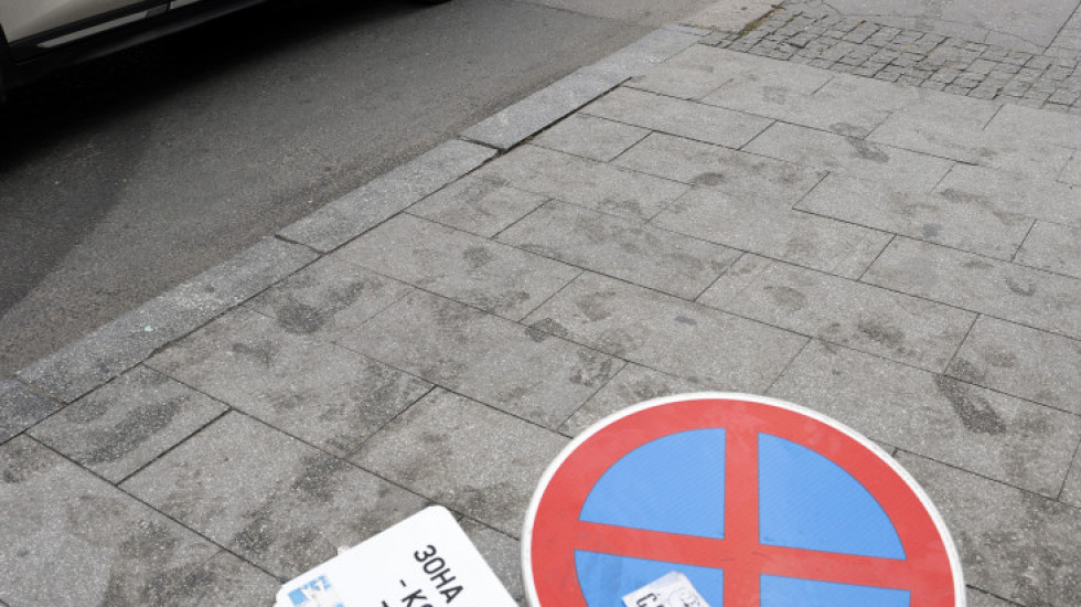 Nalepnice, žvrljanje, ukljanjanje: Oštećenje saobraćajnih znakova kažnjivo, izaziva i veliku opasnost