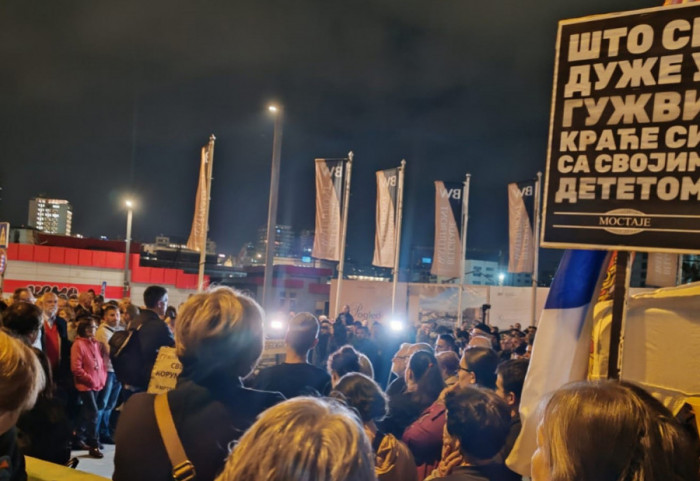 Protest protiv uklanjanja Starog savskog mosta: Građani u šetnji, saobraćaj na mostu obustavljen