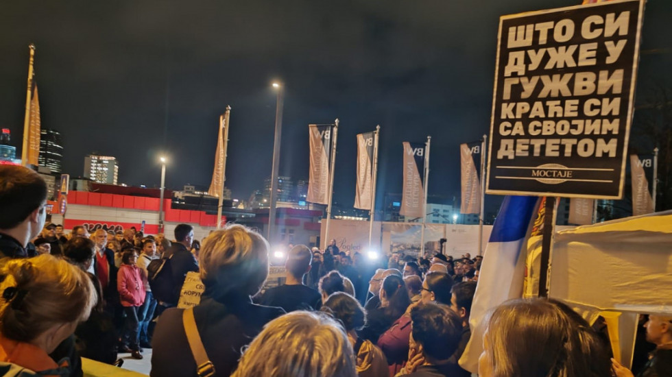 (VIDEO) Protest protiv uklanjanja Starog savskog mosta: Saobraćaj na mostu bio obustavljen, najavljena dežurstva