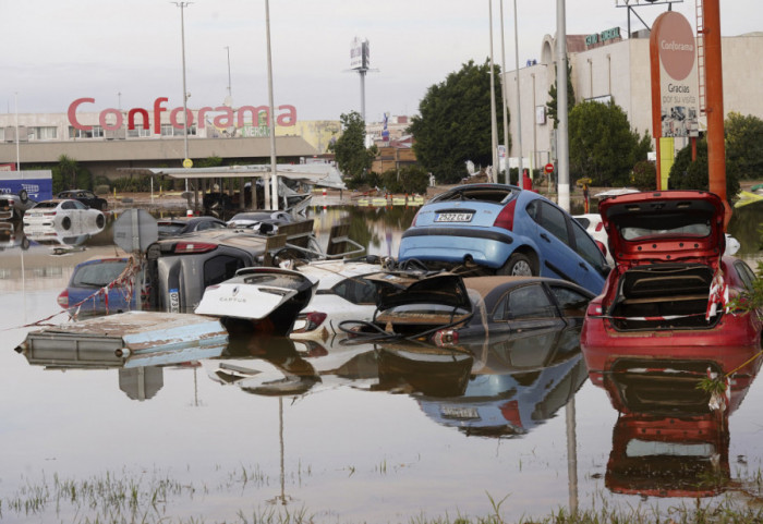 Premijer Sančez: Broj žrtava u poplavama u Španiji porastao na 211