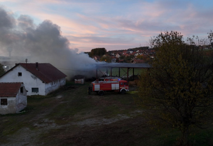 (FOTO/VIDEO) Požar u čačanskom naselju Trbušani