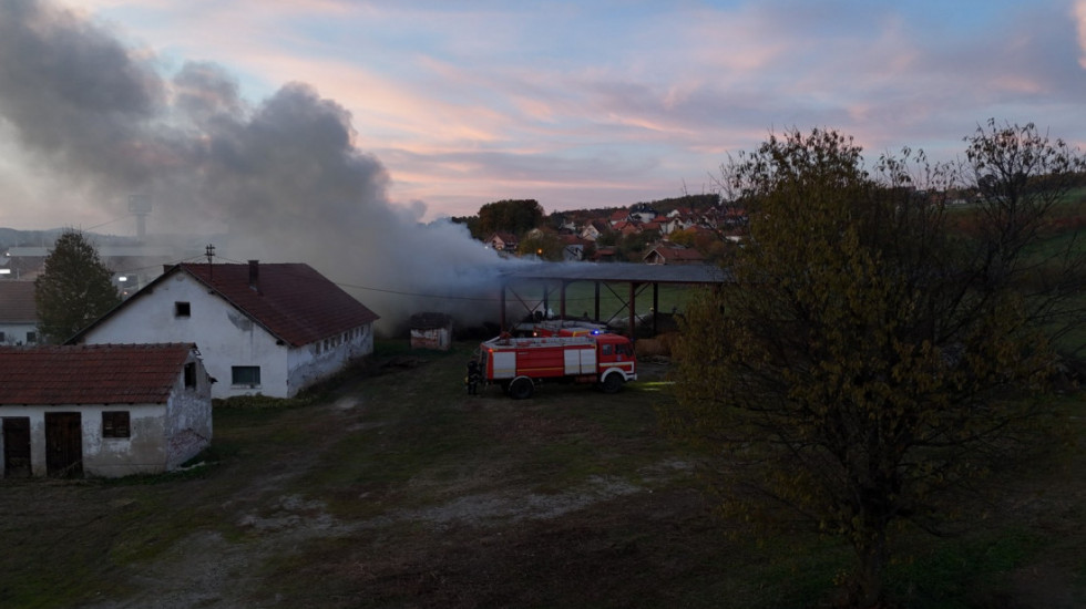 (FOTO/VIDEO) Požar u čačanskom naselju Trbušani