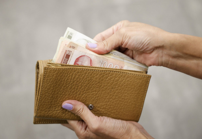 RZS: Prosečna plata u aprilu 109.272 dinara, što je više nego u martu