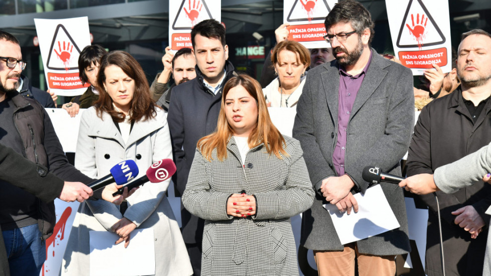 (FOTO) Na izlogu prostorija ZLF u Nišu osvanuli grafiti sa fašističkim simbolima