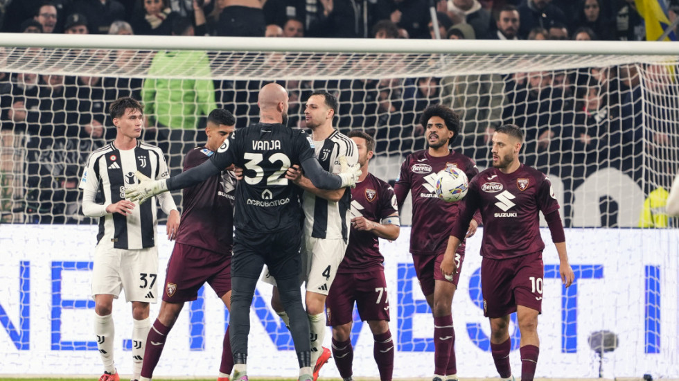 Fudbaleri Juventusa pobedili Torino u gradskom derbiju