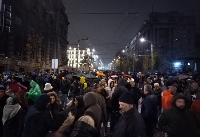 (FOTO) Protest opozicije u Beogradu zbog nesreće u Novom Sadu: Vlastima dat rok do nedelje za ispunjenje zahteva