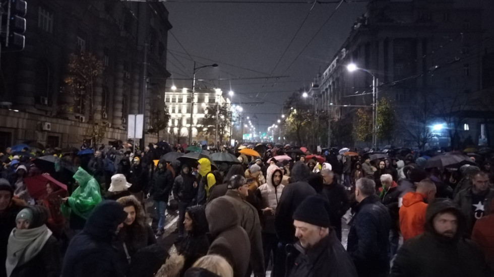 (FOTO) Protest opozicije u Beogradu zbog nesreće u Novom Sadu: Vlastima dat rok do nedelje za ispunjenje zahteva