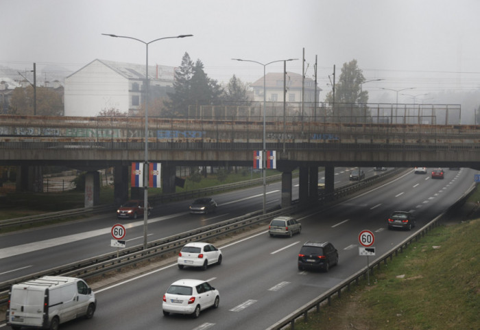 AMSS: Zbog jakog vetra posebna opreznost za vozače kamiona i autobusa