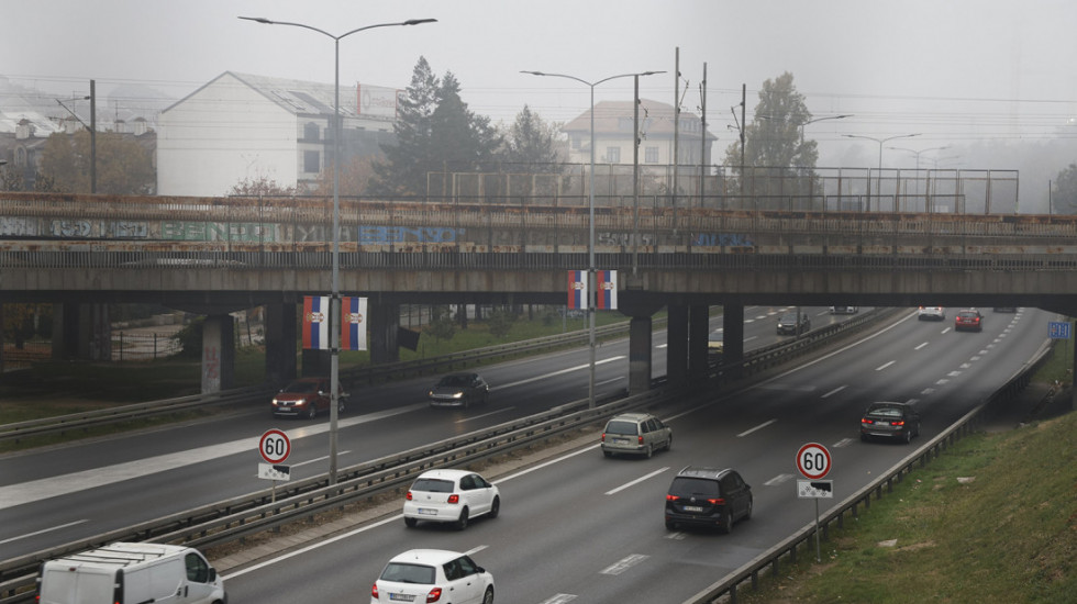 AMSS: Zbog jakog vetra posebna opreznost za vozače kamiona i autobusa