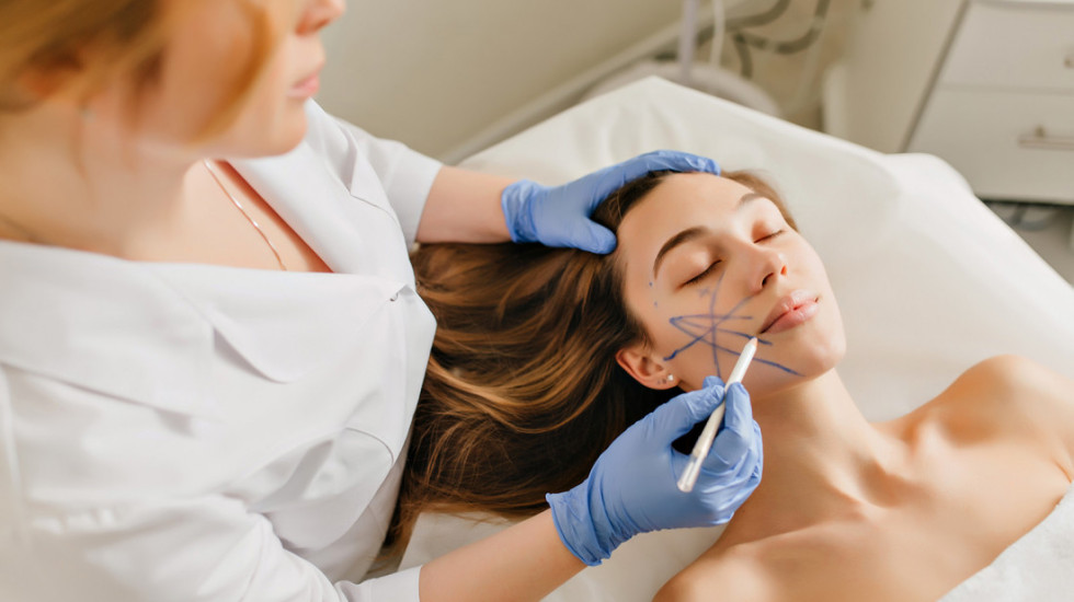 Doktorka o estetskim zahvatima mladih: Saveti sa mreža često su reklama, promena ličnog opisa ne leči nesigurnost