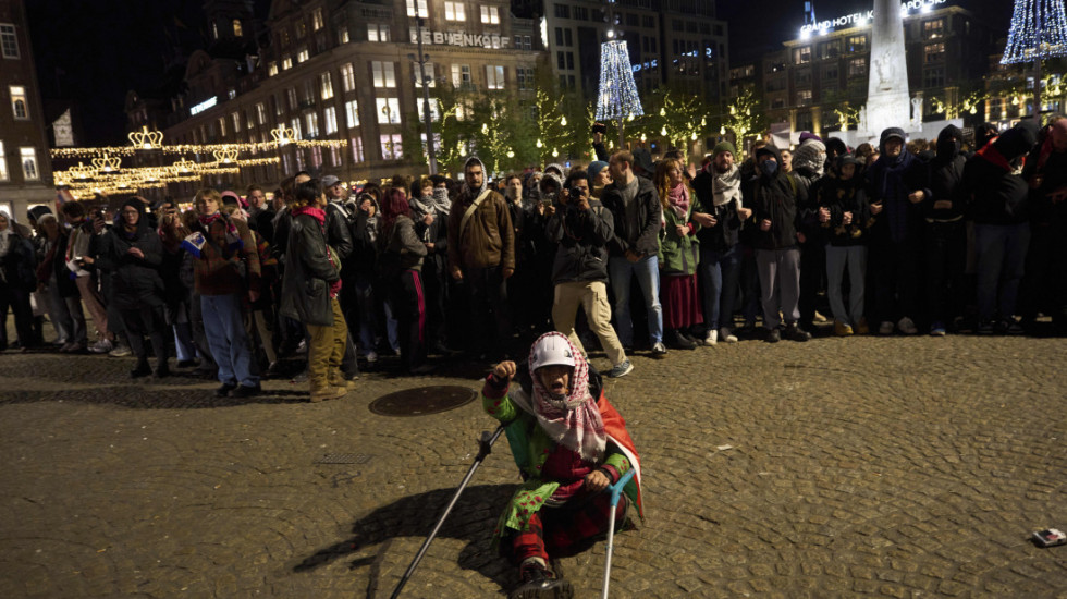 (FOTO) "Sloboda Palestini": Protesti u Amsterdamu uprkos zabrani, policija koristila proširena ovlašćenja