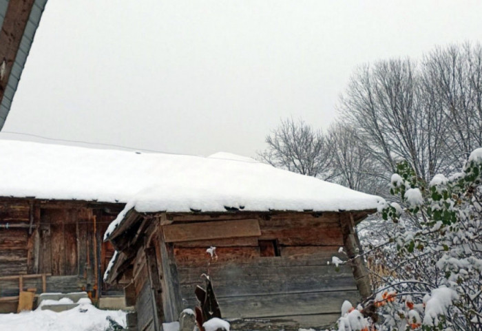 Sneg i jaki udari vetra u Ulcinju, domaćinstva ostala bez struje, na snazi crveni i narandžasti meteoalarm