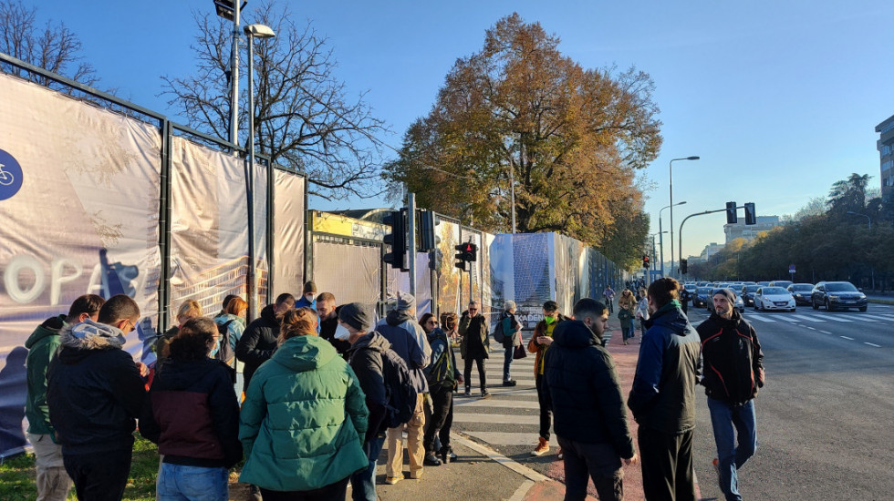 (FOTO/VIDEO) Protest protiv rušenja hotela Jugoslavija: "Prave drugi Beograd na vodi"