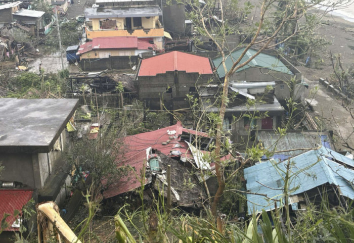 (FOTO) Meteorolozi upozorili na katastrofalne posledice: Tajfun pogodio Filipine, evakuisano više stotina hiljada ljudi