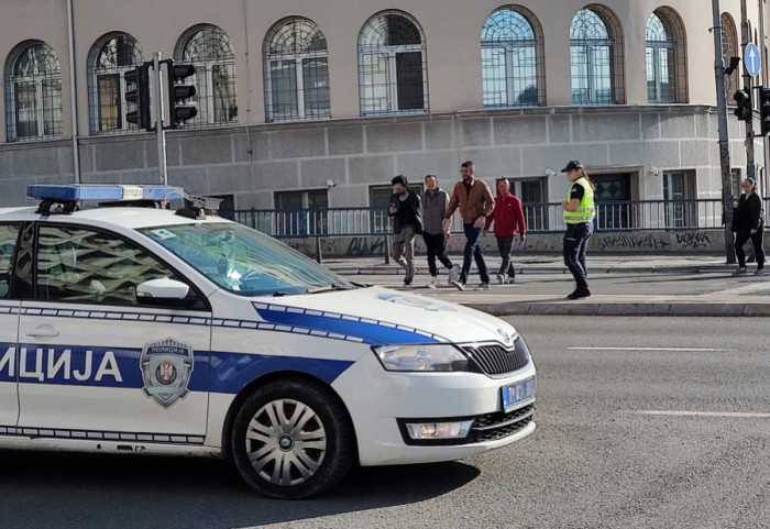 Muškarac (70) na protestu u Novom Beogradu krenuo šipkom na učesnike: Negodovao zbog blokade saobraćaja