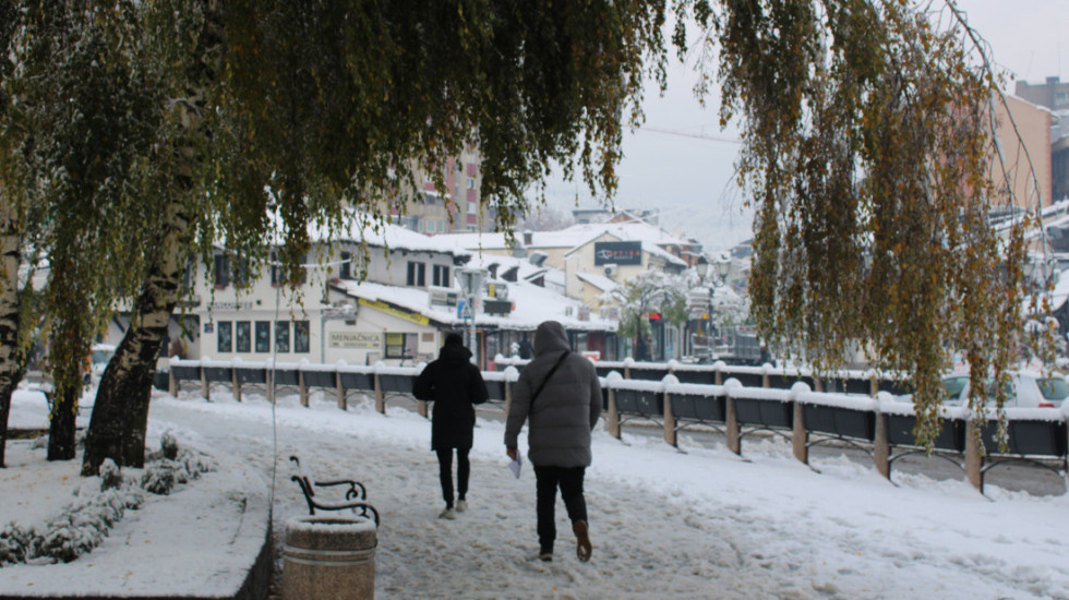 Oblačno i hladno, sneg na severu i istoku zemlje: Temperatura od minus pet do nula stepeni
