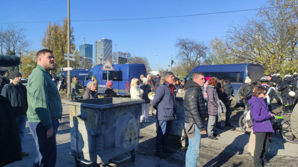 Građani ponovo protestovali zbog rušenja Starog savskog mosta, jake policijske snage obezbeđivale izvođenje radova