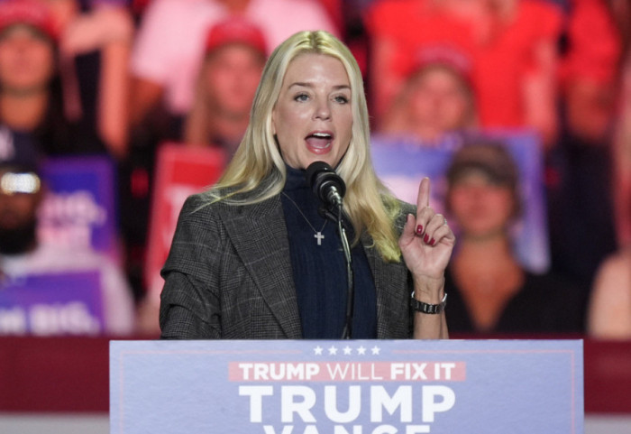 Smenjena državna tužiteljka Pam Bondi: "Veliki američki patriota, radiće važniji posao u privatnom sektoru"