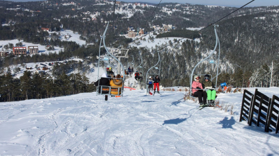 Vlasnici sezonskih ski karata u Srbiji mogu besplatno da skijaju u Crnoj Gori i obratno