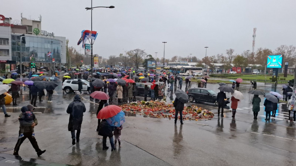 "Hold Still, Serbia" Initiative: Citizens Honor Victims of Novi Sad Tragedy