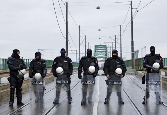 Poslanice SSP probile kordon policije da bi zaustavile radove na Starom savskom mostu