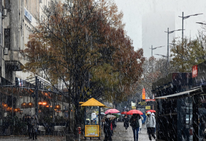 Naoblačenje i zahlađenje sa kišom i snegom, temperatura do 11 stepeni