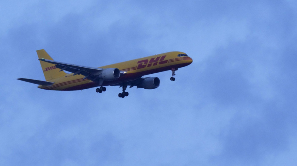 (VIDEO) Teretni avion DHL-a srušio se na stambenu zgradu u Vilnjusu: Pilot poginuo, više osoba povređeno