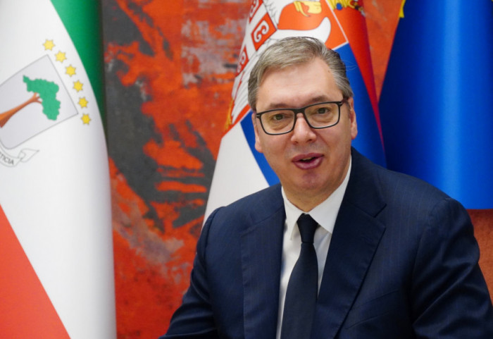 Vučić posetio porodicu čija su tri člana stradala u nesreći u Novom Sadu: "Uvek ću biti uz njih"