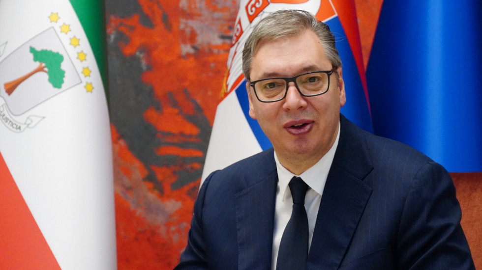 Vučić posetio porodicu čija su tri člana stradala u nesreći u Novom Sadu: "Uvek ću biti uz njih"