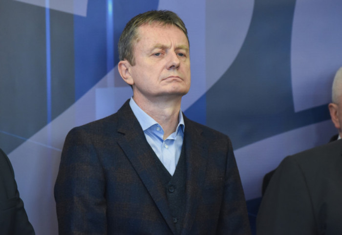 (FOTO) Vučić objavio da Glišić napušta bolnicu: "Za mesec dana vraća se redovnim dužnostima"