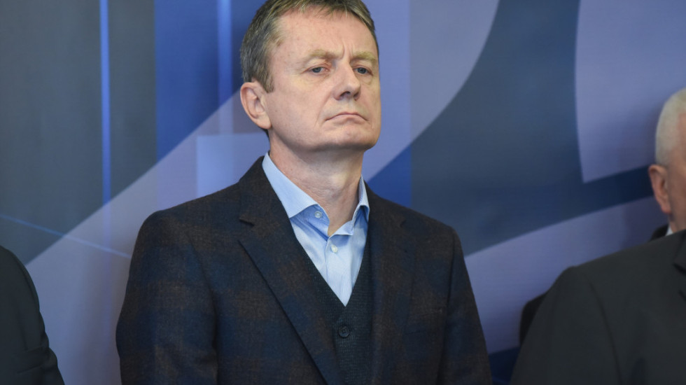 (FOTO) Vučić objavio da Glišić napušta bolnicu: "Za mesec dana vraća se redovnim dužnostima"