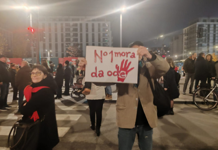 (FOTO/VIDEO) Koškanje i guranje na blokadi kod Beograda na vodi zbog rušenja Starog savskog mosta