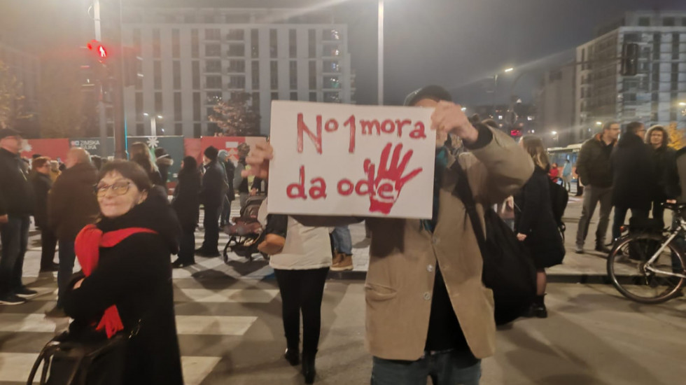 (FOTO/VIDEO) Blokada kod Beograda na vodi zbog rušenja Starog savskog mosta, došlo do koškanja i guranja