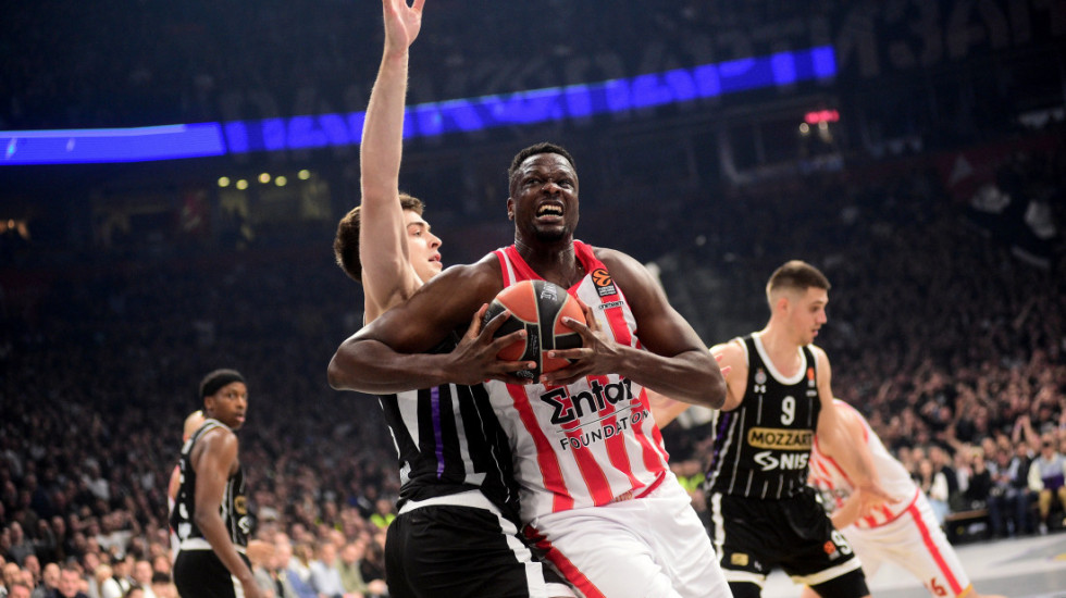 Evroliga kaznila Partizan sa 21.500 evra zbog incidenata navijača na meču protiv Olimpijakosa