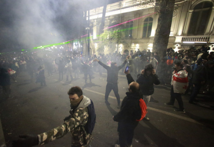 (FOTO) Sukobi na protestima u Gruziji: Povređene i hospitalizovane 44 osobe