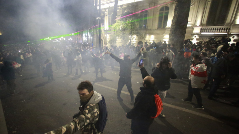 (FOTO) Sukobi na protestima u Gruziji: Povređene i hospitalizovane 44 osobe