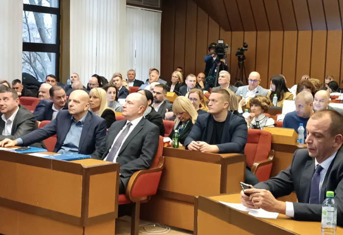 Izbor gradonačelnika Novog Sada: Žarko Mićin kandidat, opozicija najavila protest