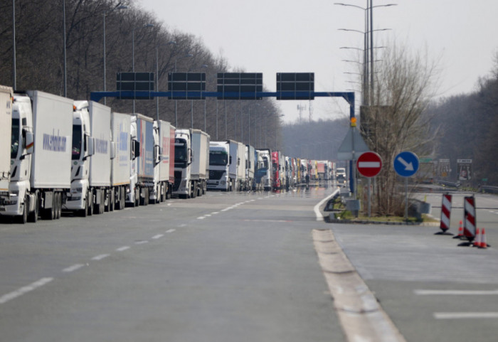 Na graničnom prelazu Batrovci kolona kamiona turskih prevoznika duga 15 kilometara