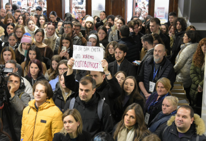 Filozofski fakultet u Beogradu potpuno obustavlja rad i pridružuje se protestu studenata