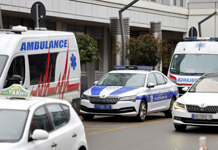 Četiri osobe lakše povređene u sudaru dva autobusa u Zemunu