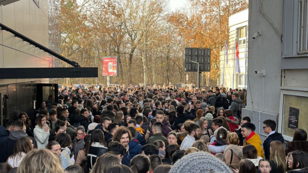 Studenti FON proglasili celodnevnu blokadu fakulteta do ispunjenja zahteva, nastava potpuno obustavljena