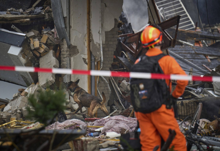 Ekipe hitnih službi izvukle peto telo iz ruševina stambenog kompleksa u Hagu