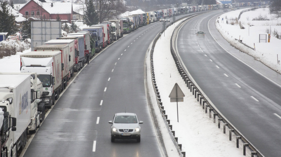 AMSS: Obustava saobraćaja kod Požege zbog odrona, vozite pažljivo