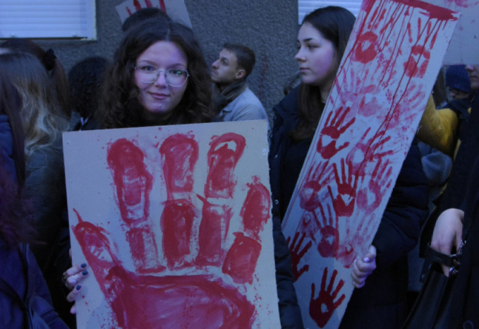 Studenti FDU napadnuti tokom blokade Bulevara umetnosti u okviru akcije "Zastani Srbijo", jedan završio u Urgentnom